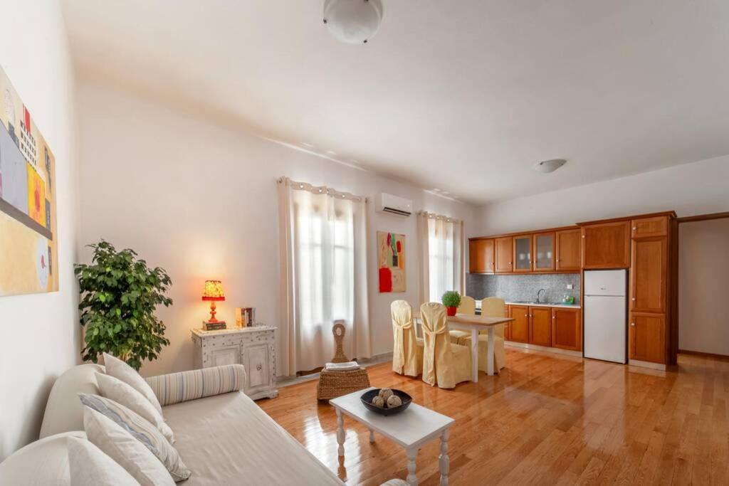 Seaview Stylish Flat In Andros - Walk To Beach Exterior foto
